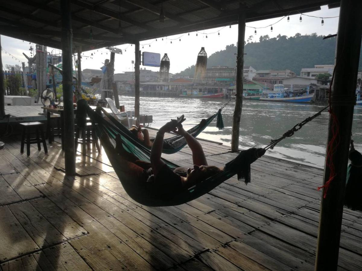 Rub Lom Chom Klong Homestay Чумфон Екстериор снимка