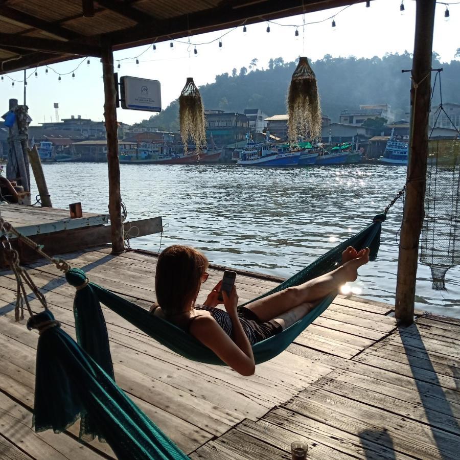 Rub Lom Chom Klong Homestay Чумфон Екстериор снимка