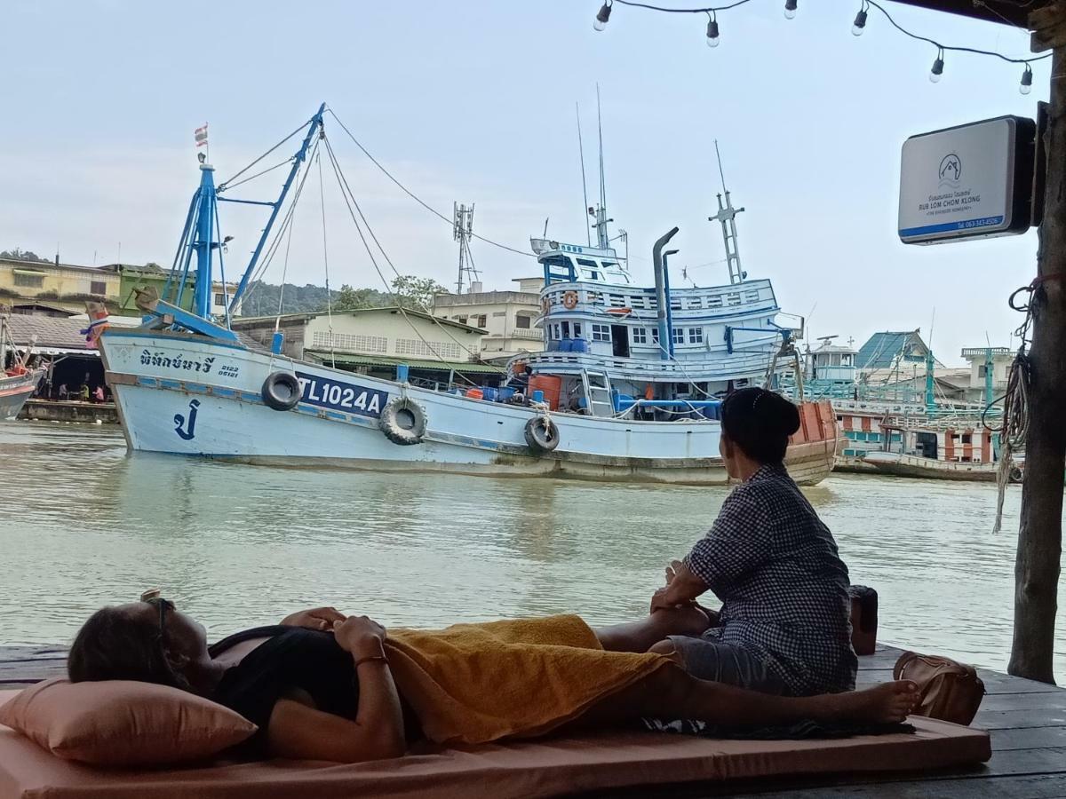 Rub Lom Chom Klong Homestay Чумфон Екстериор снимка