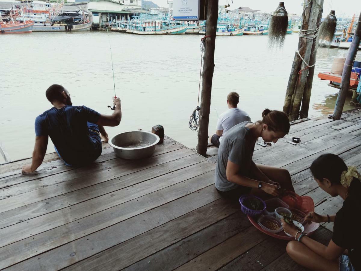 Rub Lom Chom Klong Homestay Чумфон Екстериор снимка