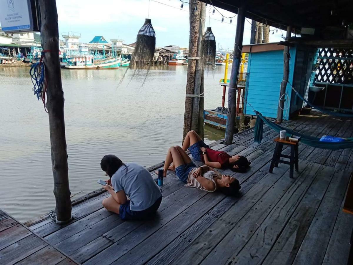 Rub Lom Chom Klong Homestay Чумфон Екстериор снимка